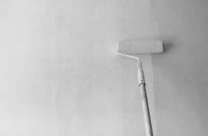Peretii proaspat zugrăviți împrospătează aspectul casei , dar ajută și la igienizarea casei. Este bine ca la un anumit interval de timp să zugrăvești toti pereții casei.