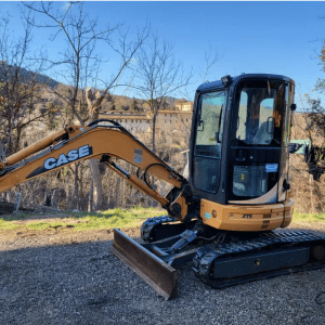 Inchiriez excavator 3.5t și pican - excavator de 3.5 tone, cupa de 30,50,70,130 și picamăr. Executăm săpături pentru fose, fundații, branșamente și garduri.