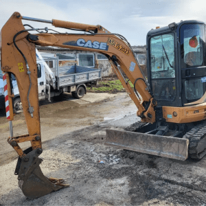 Inchiriez excavator 3.5t și pican - excavator de 3.5 tone, cupa de 30,50,70,130 și picamăr. Executăm săpături pentru fose, fundații, branșamente și garduri.